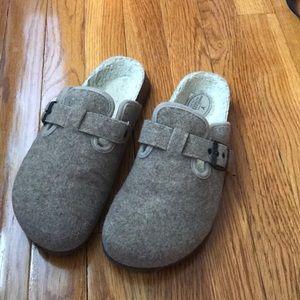 American eagle slippers/ clogs